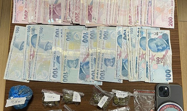 Esenyurt'ta polis ekipleri, otomobil torpidosuna zulalanmış uyuşturucu ele geçirdi
