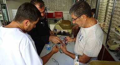 Eski usul gözlükçülükte Mardin'in yaşayan ustası, mesleğe yön veriyor