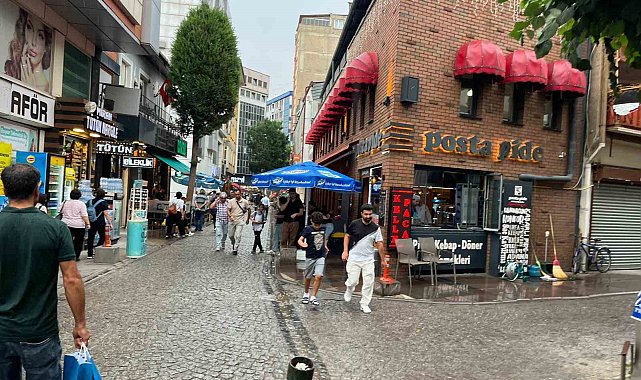Eskişehir'de sağanak vatandaşlara zor anlar yaşattı