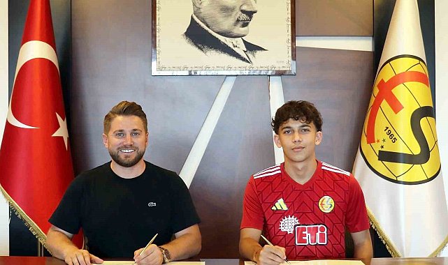 Eskişehirspor altyapı oyuncusu Ozan İsmail Cörüt ile sözleşme imzaladı