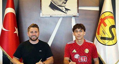 Eskişehirspor altyapı oyuncusu Ozan İsmail Cörüt ile sözleşme imzaladı