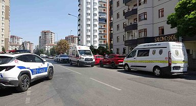 Evinde tabancayla vurulmuş halde bulundu
