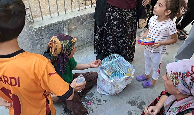 Evinde yangın çıkan kadın, can yoldaşını ölüme terk etmedi