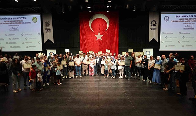 Evlilik okulunu tamamlayan 481 çift sertifikalarını aldı