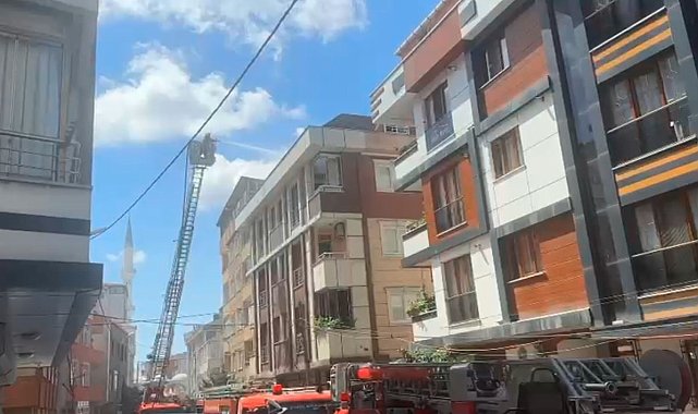 Eyüpsultan'da çatı tadilatı sırasında yangın çıktı