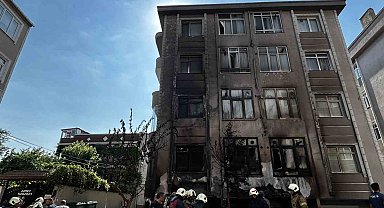 Fatih'te ilaç deposu alevlere teslim oldu