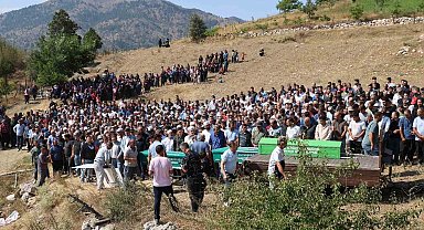 Feci kazada hayatını kaybeden 1'i bebek 5 kişi son yolculuğuna uğurlandı