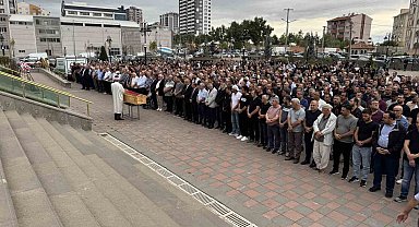 Feci kazada ölen çocuk gözyaşları arasında toprağa verildi