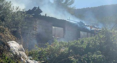 Fethiye'de madde bağımlısı olduğu iddia edilen genç evi ateşe verdi