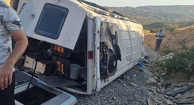 Fıstık işçilerini taşıyan minibüs kontrolden çıktı: 22 yaralı