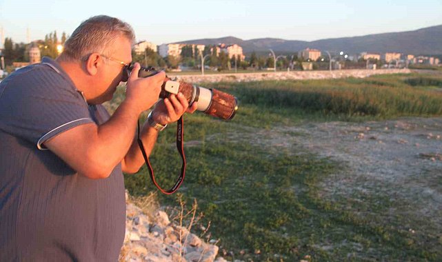 Fotoğraf tutkunu mali müşavir, kuş fotoğrafı için makinesini yanından ayırmıyor