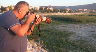 Fotoğraf tutkunu mali müşavir, kuş fotoğrafı için makinesini yanından ayırmıyor