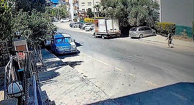 Freni boşalan kamyoneti durdurmak için sürücüsünün peşinden koştuğu anlar kamerada