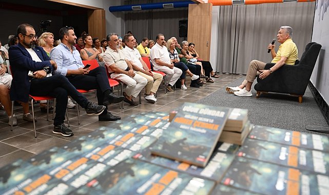 Gazeteci Uğur Dündar Kuşadası'nda sevenleriyle buluştu