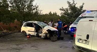 Gaziantep'te 2 otomobil kafa kafaya çarpıştı: 1 ölü, 3 yaralı
