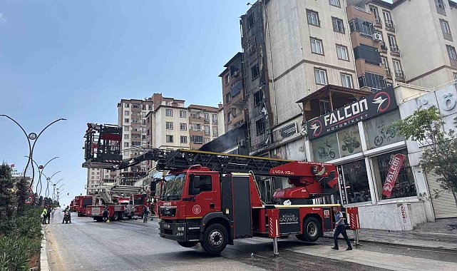 Gaziantep'te 5 katlı binada çıkan yangın söndürüldü: 23 kişi dumandan etkilendi