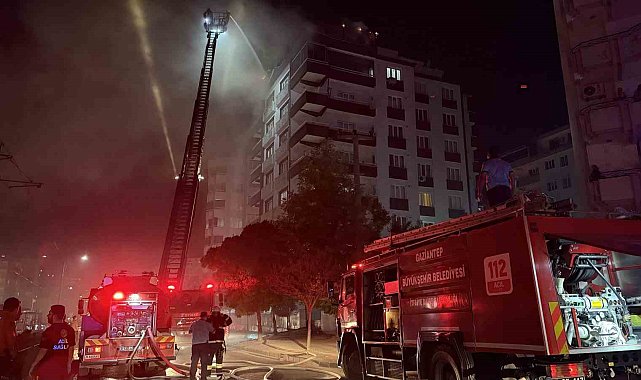 Gaziantep'te 7 katlı binada yangın paniği