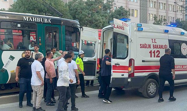 Gaziantep'te tramvayın çarptığı adam yaralandı