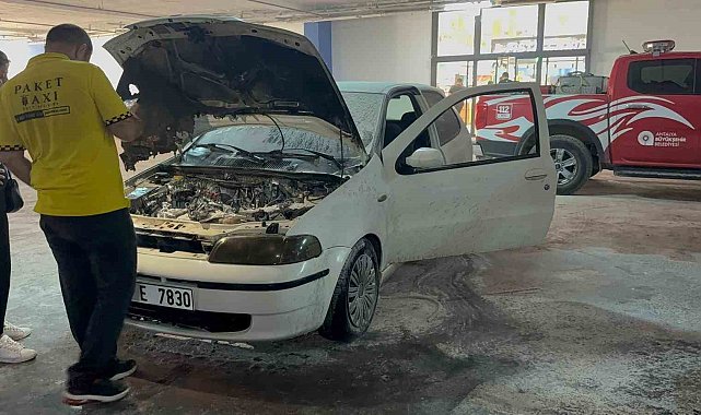 Gazipaşa'da AVM otoparkında otomobil yangını