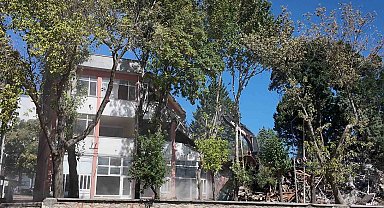 Gediz'de 43 yıllık Kızılay İşhanı yıkıldı
