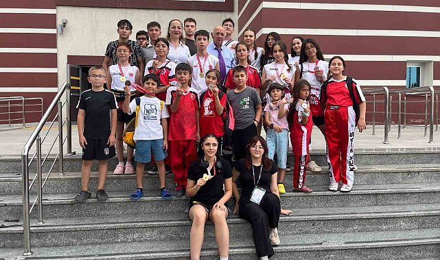 Gedizli kick boksçular Zafer Kupasından 12 madalyayla döndü
