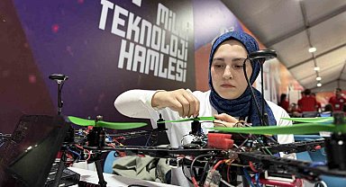 Genç mühendislerden Milli teknoloji vizyonu: Sürü İHA'larla gövde gösterisi