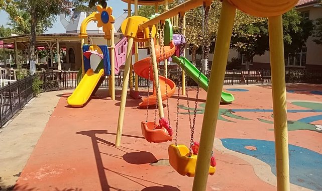 Germencik'te parklar dezenfekte edildi