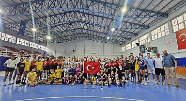 Germencik'te Zafer Kupası Voleybol Turnuvası düzenlendi