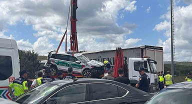 Gişelerde kontrolden çıkan tır jandarma aracına çarptı: 5 yaralı