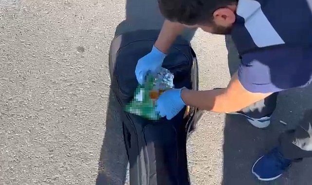 Gitar çantasındaki cips paketinden uyuşturucu çıktı