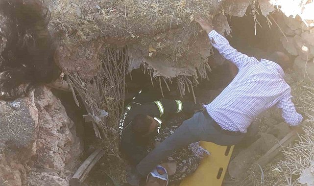 Göçük altında kalan yaşlı kadın kurtarıldı