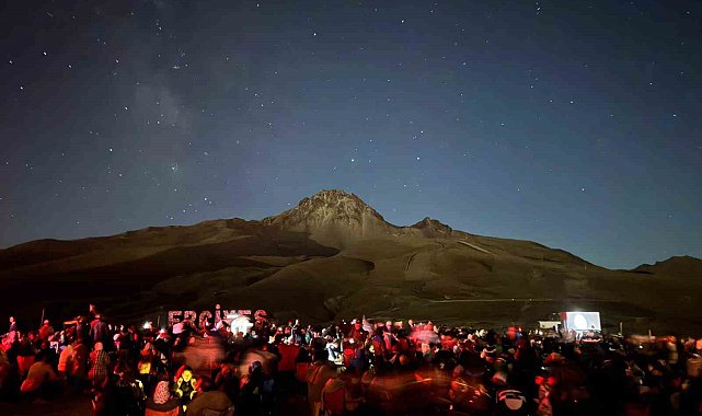 Gökyüzü tutkunları, meteor yağmurunu Kayseri'nin zirvesinde izledi