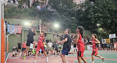 Gölcük'te rekor katılımlı sokak basketbolu turnuvası sona erdi