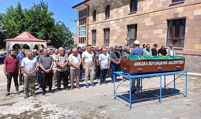 Gölde boğulan kuzenini kurtarmaya çalışırken vefat eden adam son yolcuğuna uğurlandı