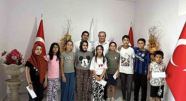 Gömü kasabasında Kur'an-ı Kerim'e geçen başarılı öğrencilere ödül verildi