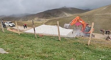 Gümüşhane yaylalarında kaçak yapıların yıkımı kararlılıkla sürüyor