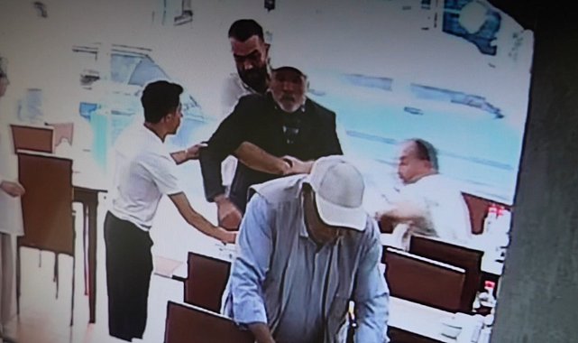 Gümüşhane'de boğazına yemek kaçan yaşlı adamı Heimlich manevrasıyla kurtardı