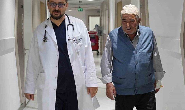 Günde 4 makineyle nefes alan hasta 'balon genişletme ve PRP' tedavisi ile sağlığına kavuştu