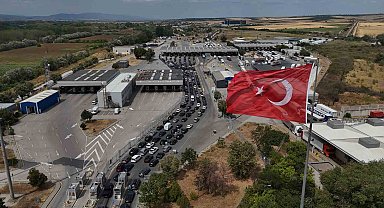 Gurbetçiler dönüş yolunda: Hasret ve hüzün Kapıkule'de