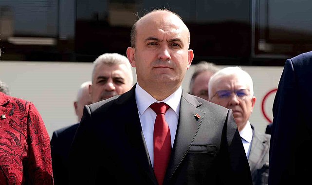 Gürhan Albayrak: "Eskişehir'in ana gündemi zabıtaların bisiklet sürmesi ve göstermelik işler değil, kentsel dönüşüm olmalıdır"