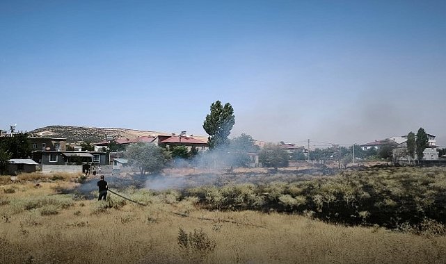 Güroymak'ta 10 hektarlık alan yandı