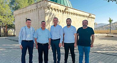 Güzel ve beraberindekiler Sa'd Bin Ebu Vakkas türbesini ziyaret etti
