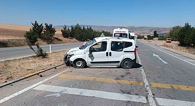 Hafif ticari araç takla attı: Aynı aileden 3'ü çocuk 5 yaralı