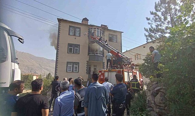 Hakkari'de korkutan yangın