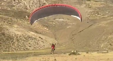 Hakkari'de yamaç paraşütü eğitimi düzenlendi