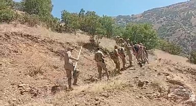 Hakkari'deki orman yangınlarında askerler ve köylüler seferber oldu