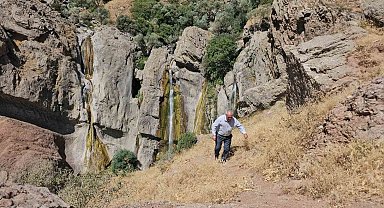 Hakkari'nin saklı cenneti Marînüs Şelalesi insanları büyülüyor