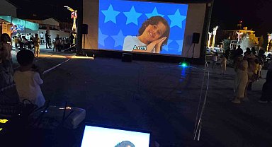 Hakkarili çocuklar karaoke sahnesinde hünerlerini sergiledi