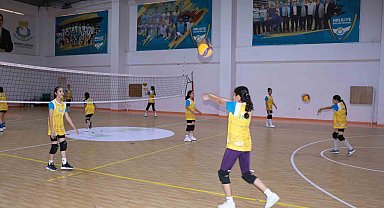 Haliliye Belediyesi voleybolun yıldızlarını keşfediyor