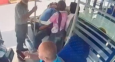 Halk otobüsünde fenalaşan yolcuya otobüste müdahale